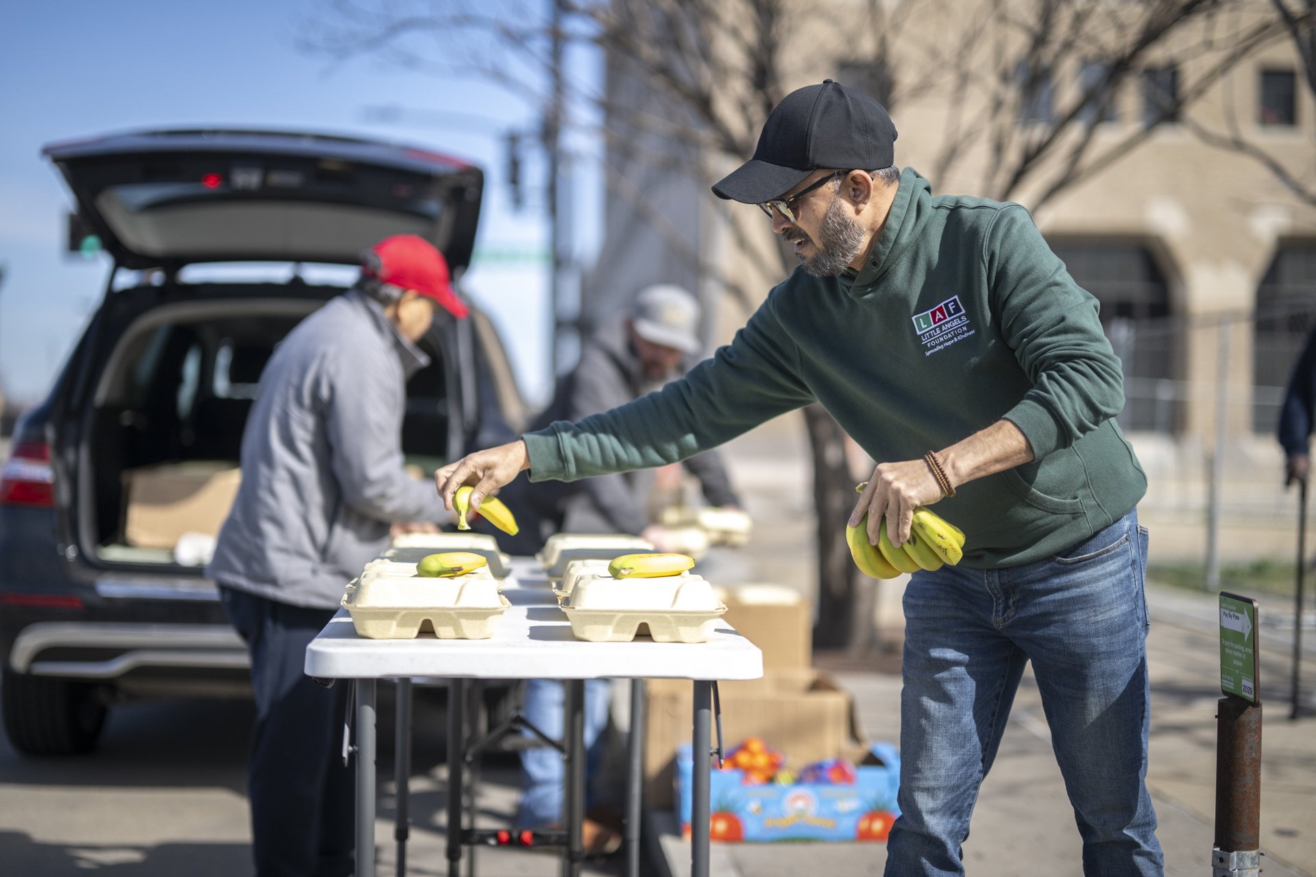 helping hands volunteer woorkers